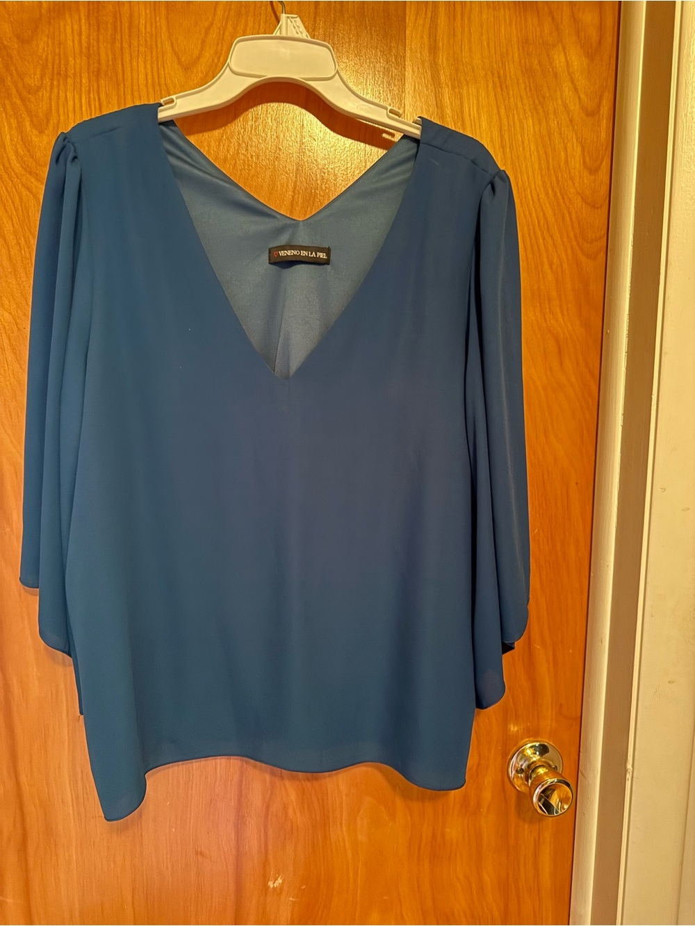 Veneno En La Piel Teal Blue Bell Sleeve Blouse V-Neck Flowy Top Women’s large